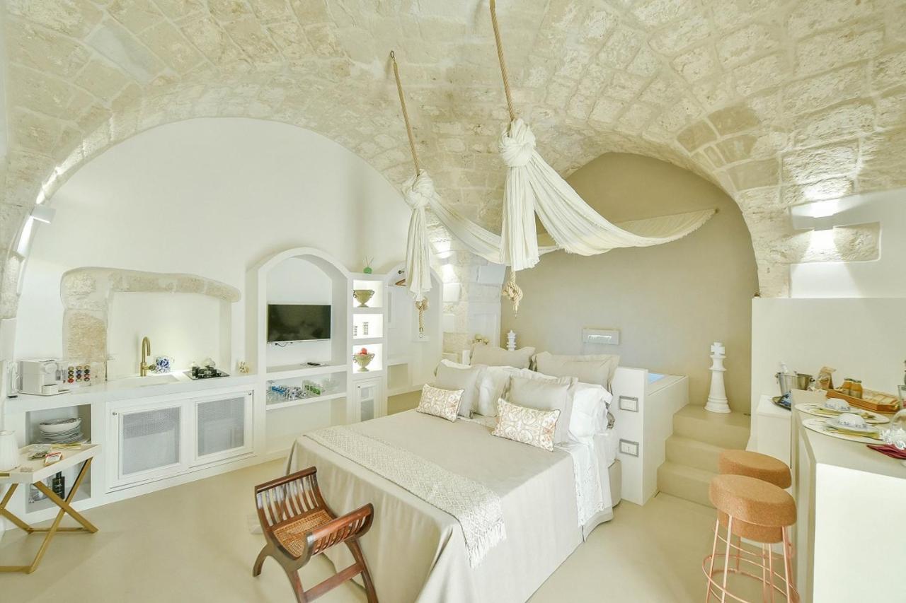 Eurydice Suite With Infinity Jacuzzi Ostuni Exterior photo